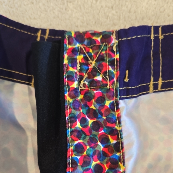 DC Colorful Polka Dot Patterned Apparel - Picture 6 of 9